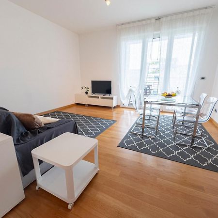 Luxury Apartment - Cesare Battisti 26A San Donato Milanese Buitenkant foto